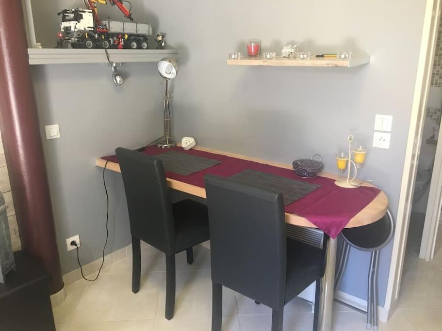 Studio Ideal Pour Deux Voyageurs Sur Marsella Exterior foto