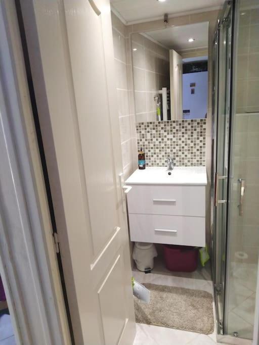 Studio Ideal Pour Deux Voyageurs Sur Marsella Exterior foto
