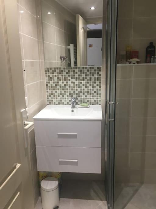 Studio Ideal Pour Deux Voyageurs Sur Marsella Exterior foto